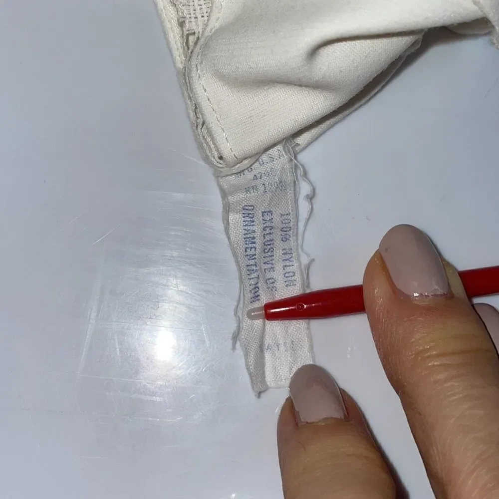 Vtg Kayser white nylon gloves with lace details‎